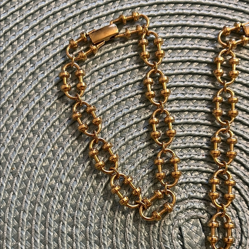 Avon Chainlink Necklace and Bracelet Set - Picture 2 of 3